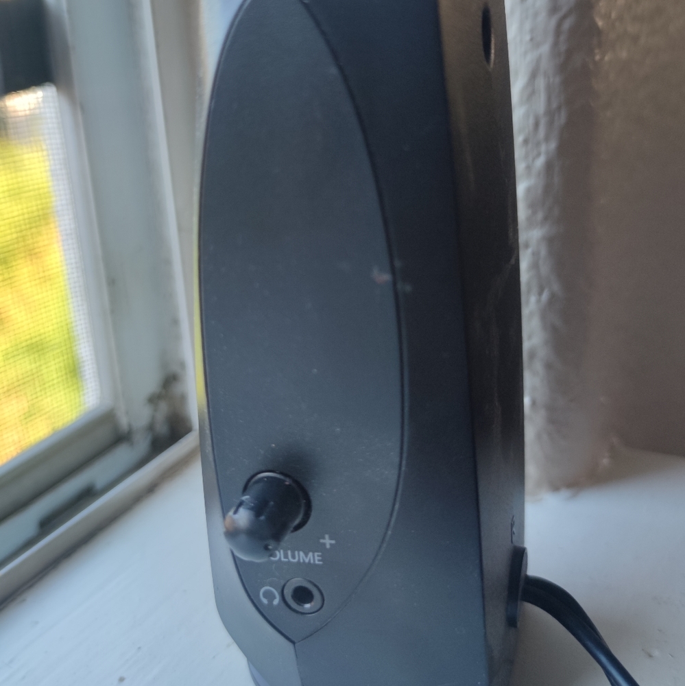 Computer Logitech speakers - Picture 2 of 2